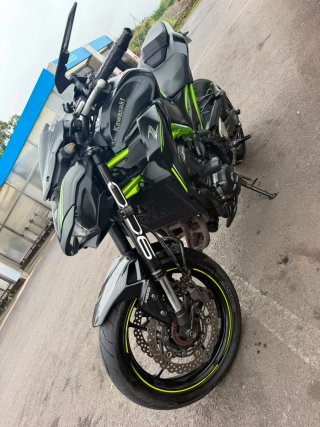 Kawasaki Z900 2019 Negra y Verde