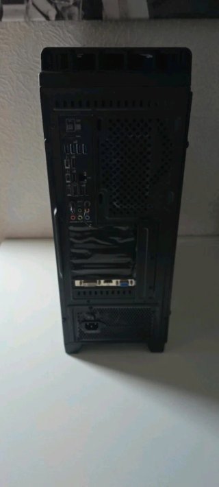 Torre PC Asus - Azza con caratteristiche Super