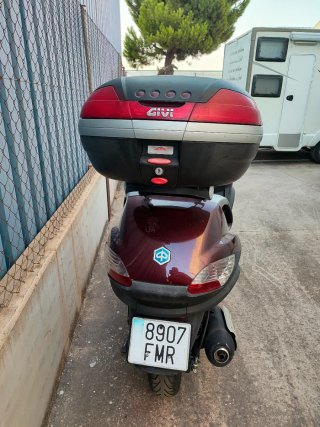 Piaggio MP3 250cmc triciclo Granate