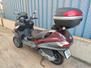 Piaggio MP3 250cmc triciclo Granate