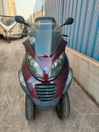 Piaggio MP3 250cmc triciclo Granate
