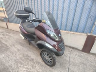 Piaggio MP3 250cmc triciclo Granate