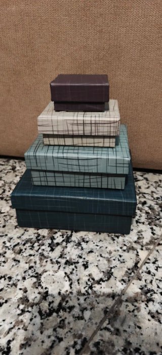 Set de 4 Cajas de Regalo Apilables