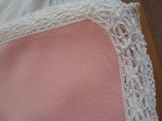Mantelería Vintage Bordada Rosa para mesa de 12 cu