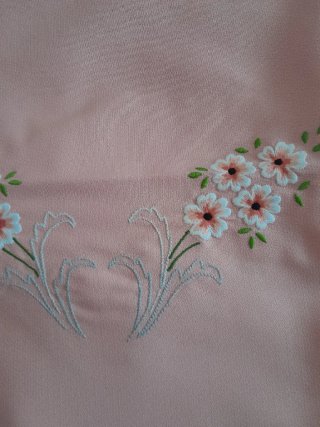 Mantelería Vintage Bordada Rosa para mesa de 12 cu