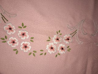 Mantelería Vintage Bordada Rosa para mesa de 12 cu