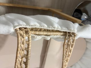 Capazo mimbre con patas,colchón y funda.