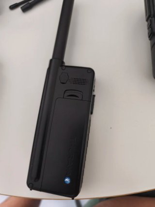 PACK PREMIUM: Thuraya XT-PRO nuevo + dos emisoras
