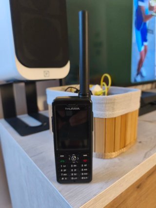 PACK PREMIUM: Thuraya XT-PRO nuevo + dos emisoras