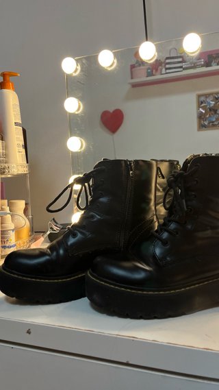 Botines militares negros con plataforma