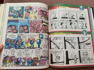 Libro artesanal de cómics recopilados antiguos.