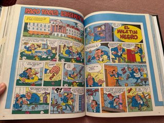 Libro artesanal de cómics recopilados antiguos.