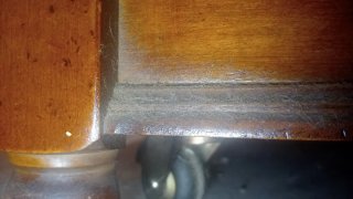 Mesa TV madera maciza con ruedas