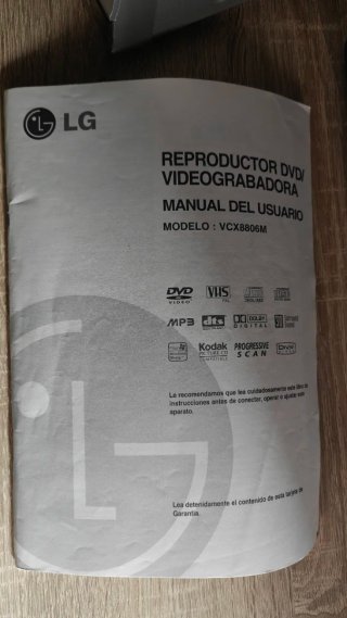 Reproductor VHS y DVD LG VCX8806M