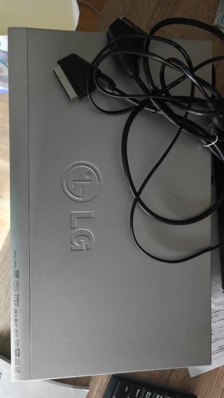 Reproductor VHS y DVD LG VCX8806M