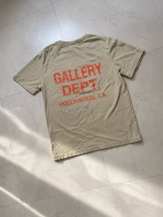 Camiseta Gallery Dept.