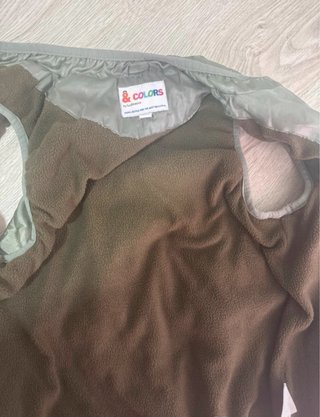 Chaleco acolchado verde con logo