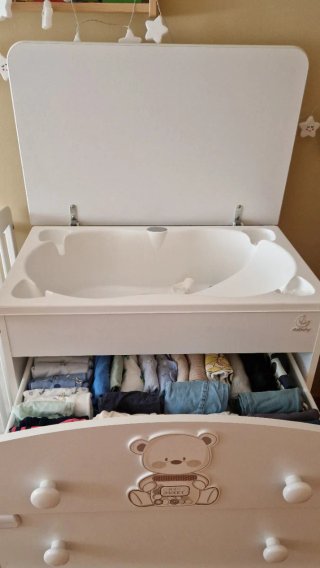 Cambiador/bañera con cajones. Venta en persona.