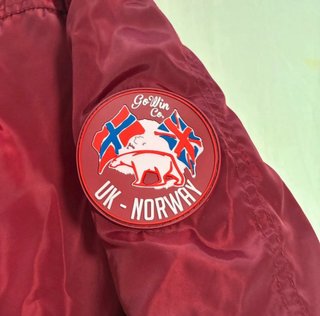 Anorak GoWin Co Norway rojo capucha pelo