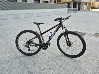 Bicicleta de Montaña Negra y Roja TALLA  : M