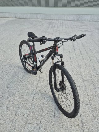 Bicicleta de Montaña Negra y Roja TALLA  : M
