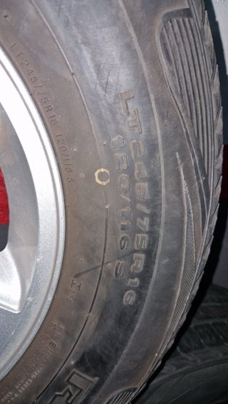 Llantas Jeep 16 Plateadas + Neumáticos