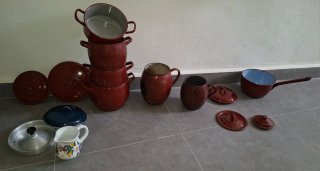 24 piezas. Ollas/tapaderas/potes de esmalte rojo
