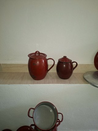 24 piezas. Ollas/tapaderas/potes de esmalte rojo