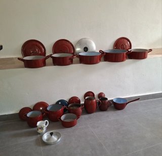 24 piezas. Ollas/tapaderas/potes de esmalte rojo