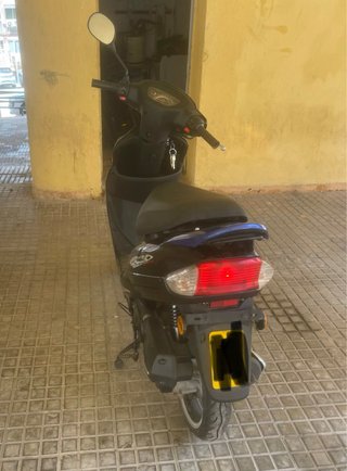 Moto Scooter GIANTCO Negra y Azul