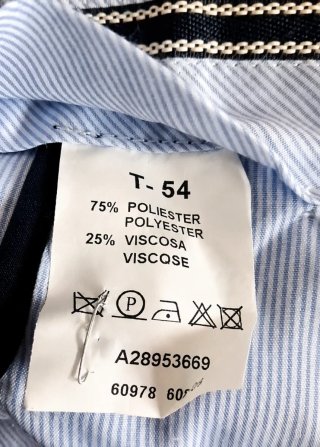 Traje de hombre azul oscuro