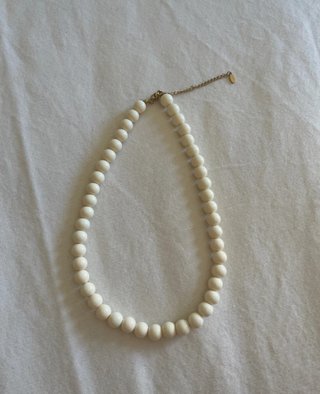 Collar de Bolas Blancas Ajustable
