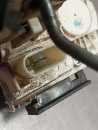 Cerradura puerta delantera derecha FIAT FREEMONT