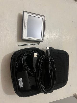 TomTom GPS Táctil + Funda + Accesorios