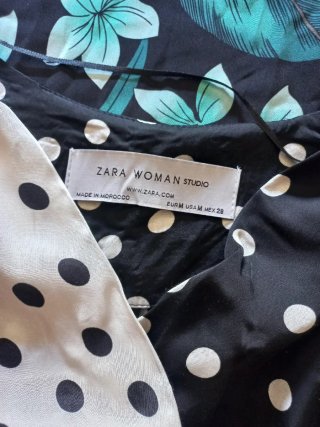 Blusa Zara lunares Talla M