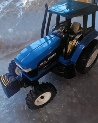 Tractor Ford 8670 a escala 1/25