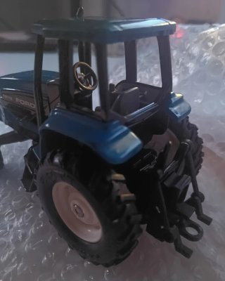 Tractor Ford 8670 a escala 1/25