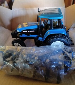 Tractor Ford 8670 a escala 1/25
