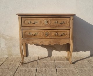 Cómoda antigua de madera y metal