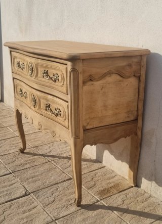 Cómoda antigua de madera y metal