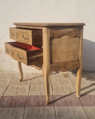 Cómoda antigua de madera y metal