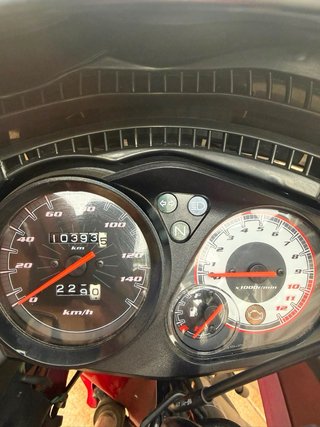 Honda CB125F Roja y Negra