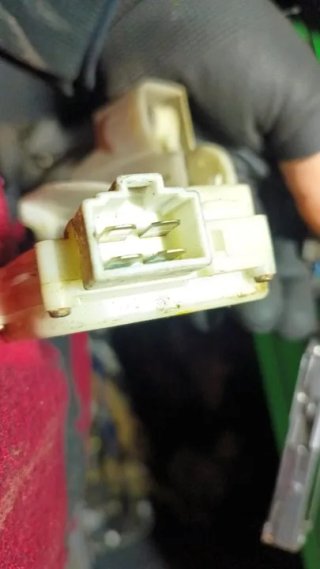 Cerradura puerta delantera izquierda MITSUBISHI