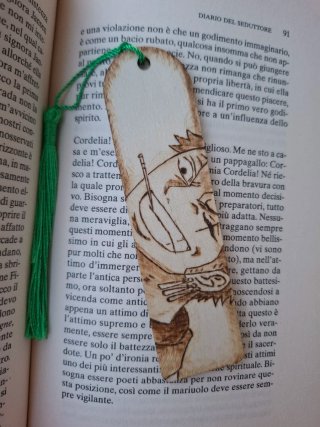 Segnalibro in legno con disegno Zoro