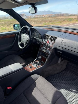 Mercedes-Benz C240