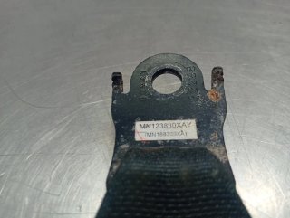 Enganche cinturon trasero izquierdo MITSUBISHI