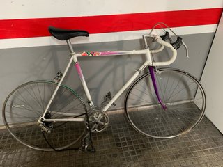Bicicleta carretera Vewer antigua