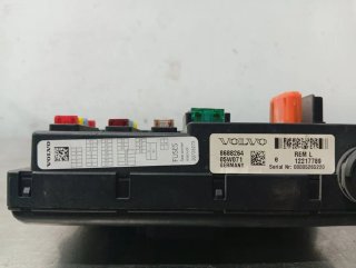Caja reles / fusibles VOLVO S60 BERLINA