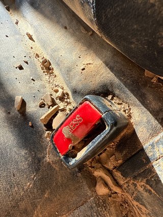 ENGANCHE CINTURON TRASERO IZQUIERDO Nissan Qashqai (J11E)(2013->)