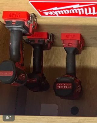 MILWAUKEE 18V –4 Soportes para herramientas